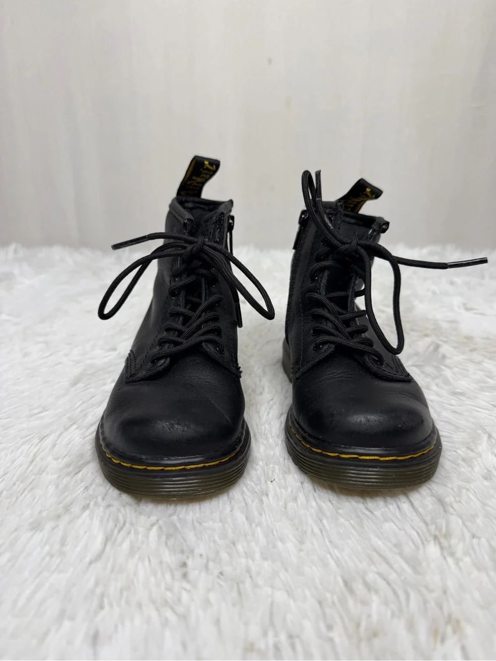 DR. MARTENS / 1460 black leather lace up combat boots / 8